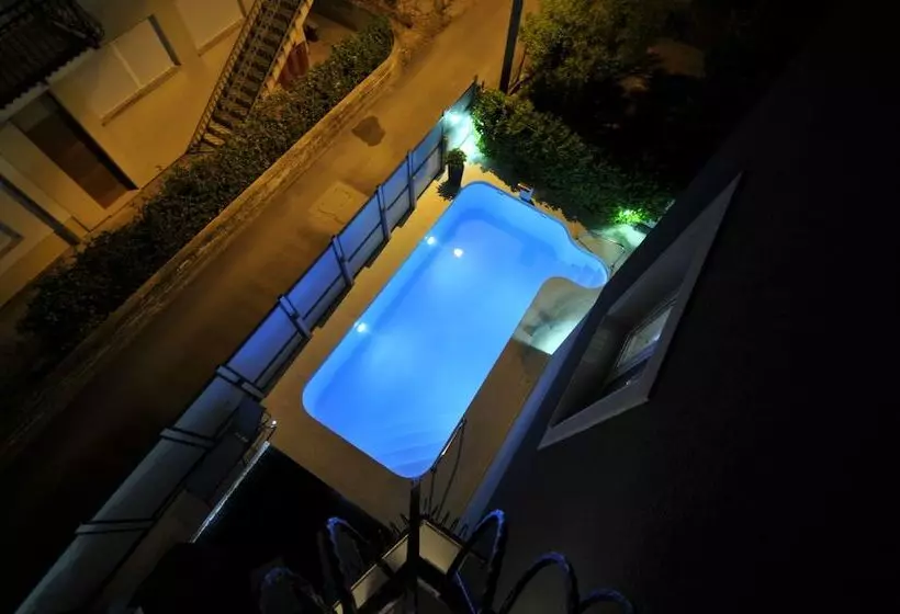 Apartments & Rooms Villa Maslina