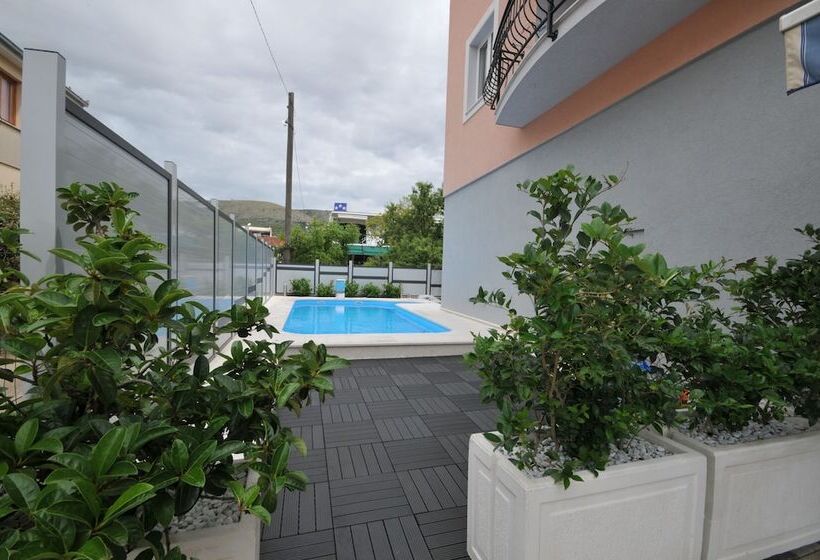 Apartments & Rooms Villa Maslina