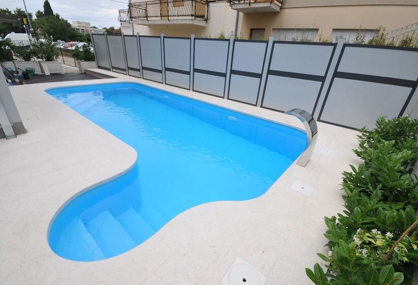 Apartments & Rooms Villa Maslina