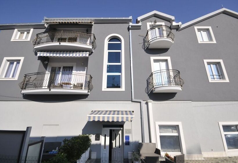 Apartments & Rooms Villa Maslina