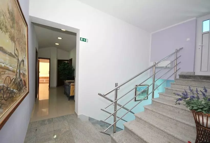 Apartments & Rooms Villa Maslina