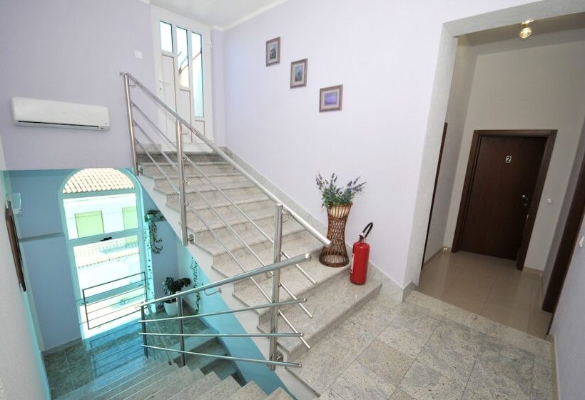 Apartments & Rooms Villa Maslina