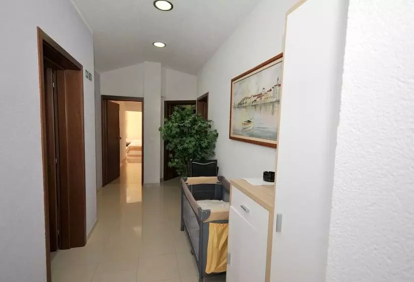 Apartments & Rooms Villa Maslina