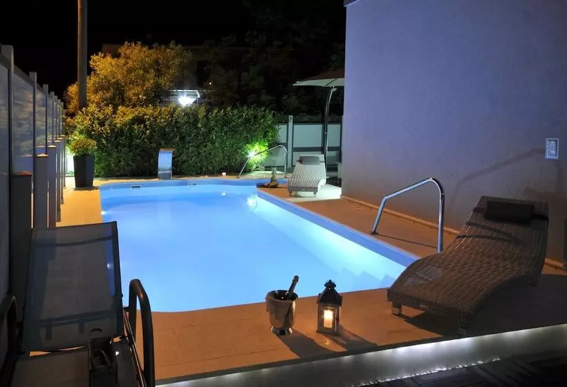 Apartments & Rooms Villa Maslina