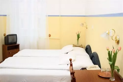 Golden Ship Hotel / Aranyhajo Fogado