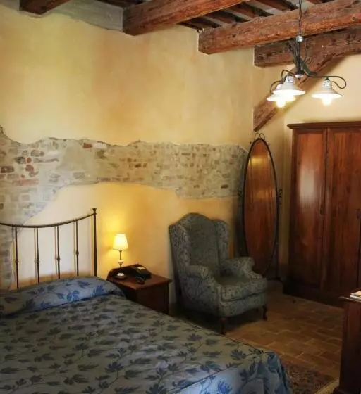 هتل Castello Montegiove