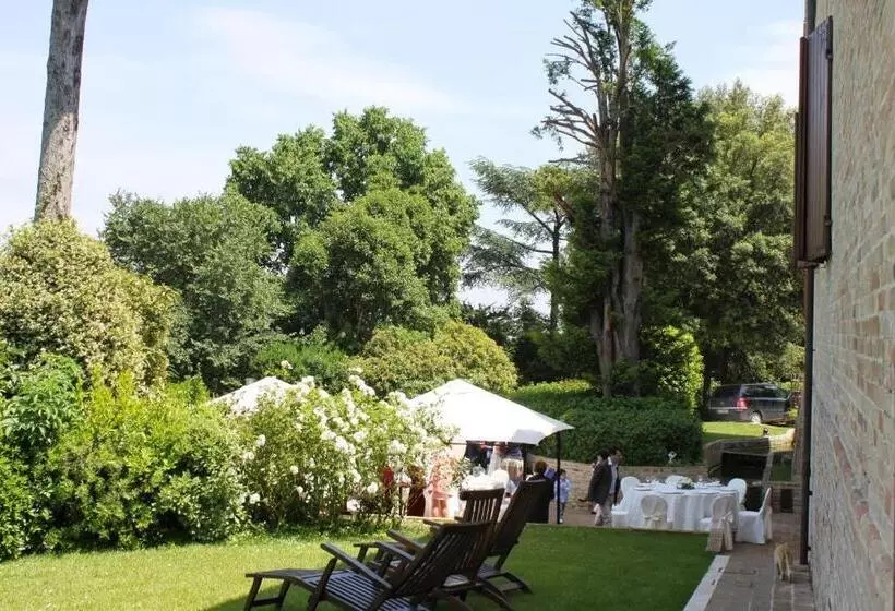 هتل Castello Montegiove