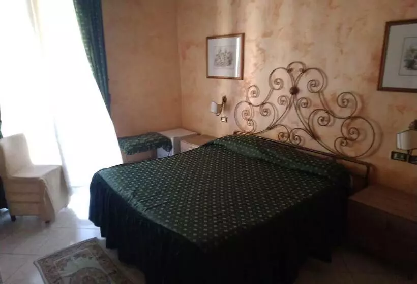 هتل Centrale Europa