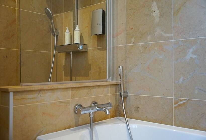 בית מלון כפרי Chateau Sainte Sabine