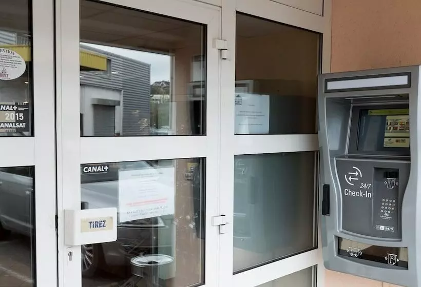 호텔 Hôtel First Rodez