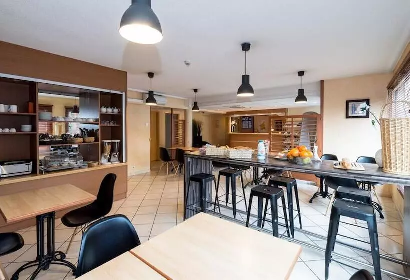 호텔 Hôtel First Rodez