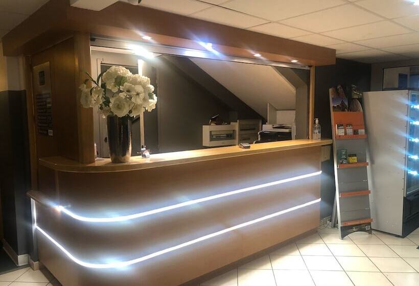 בית מלון כפרי Hôtel First Rodez