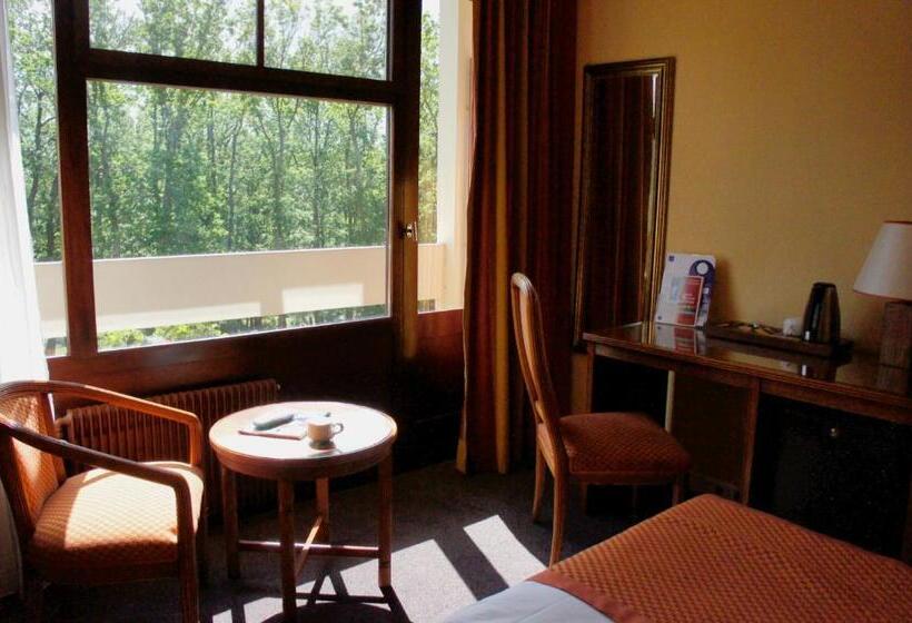 Отель Le Grand Monarque