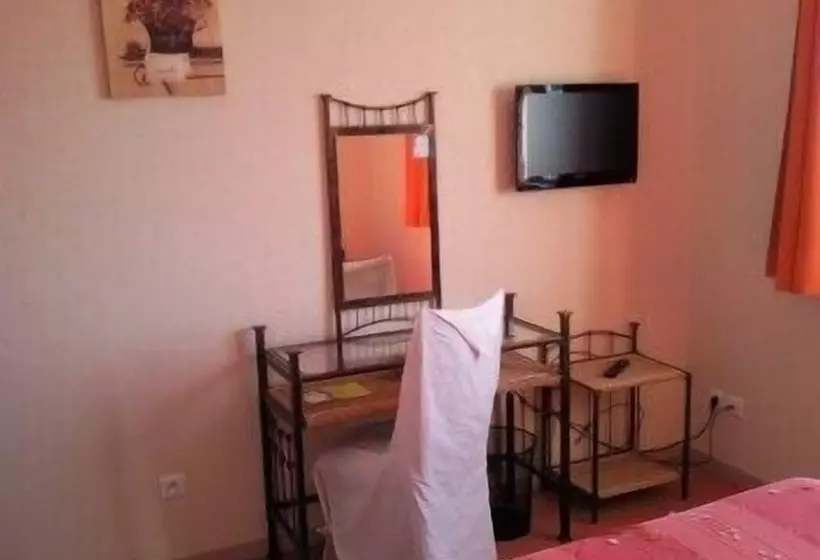 ホテル Logis L Auberge Du Quercy Blanc