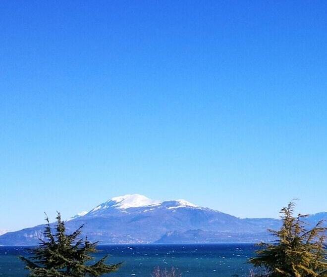 Отель Mirabello