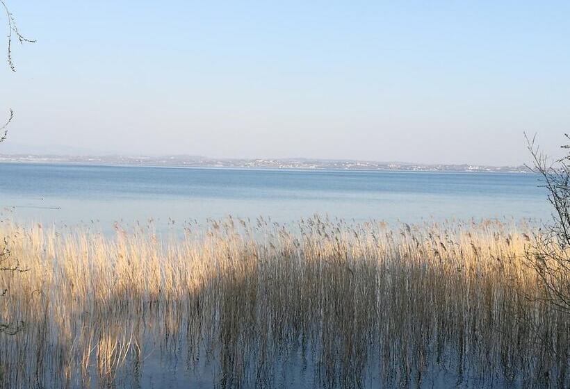 Отель Mirabello