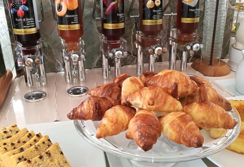 Отель Mirabello