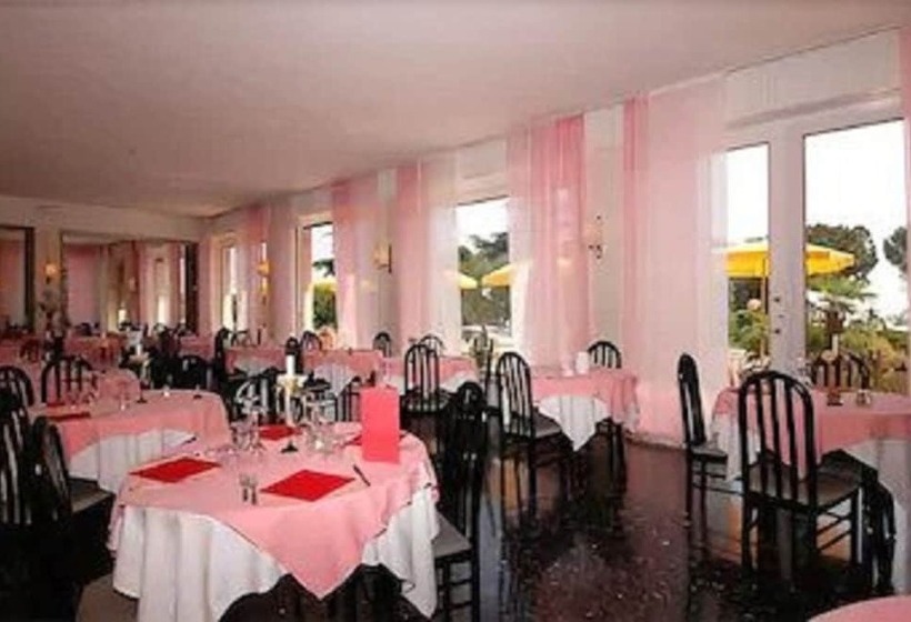 Отель Mirabello