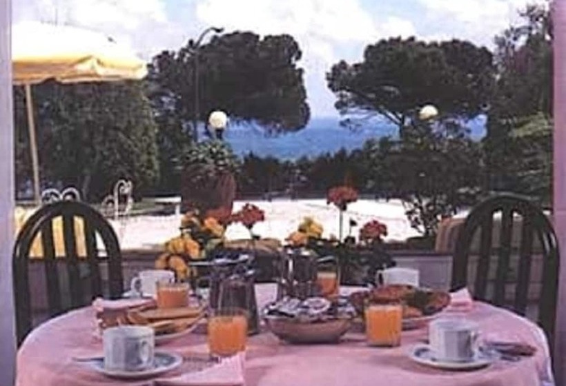 Отель Mirabello