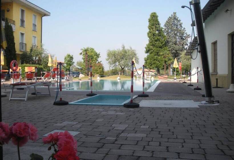 Отель Mirabello