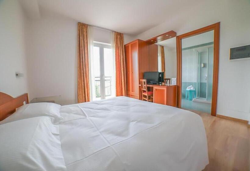 فندق Nuova Barcaccia