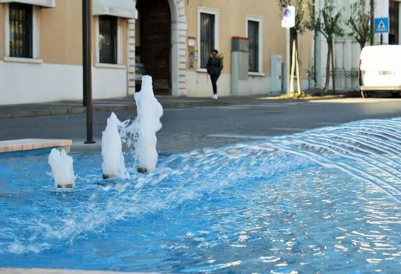 ホテル Ristorante Commercio