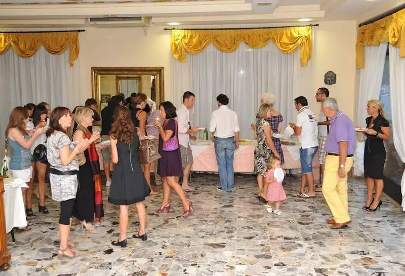 ホテル Ristorante Commercio