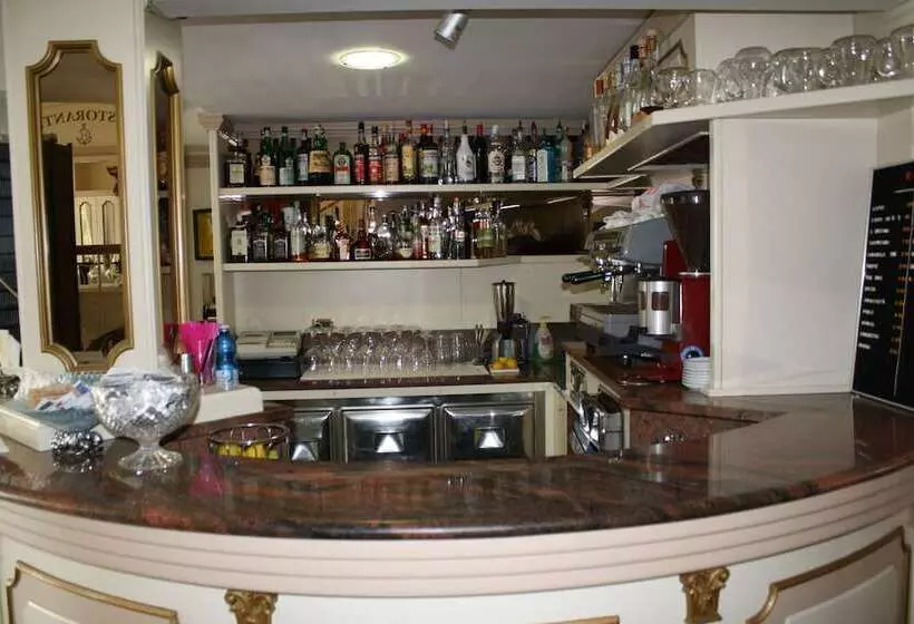 ホテル Ristorante Commercio