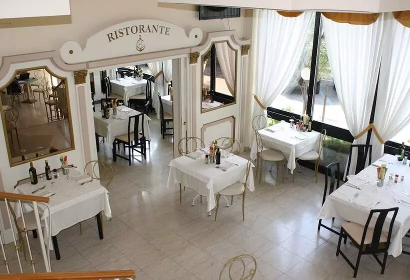 ホテル Ristorante Commercio