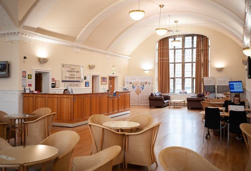 호텔 The Management Centre