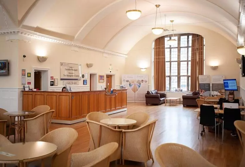 호텔 The Management Centre