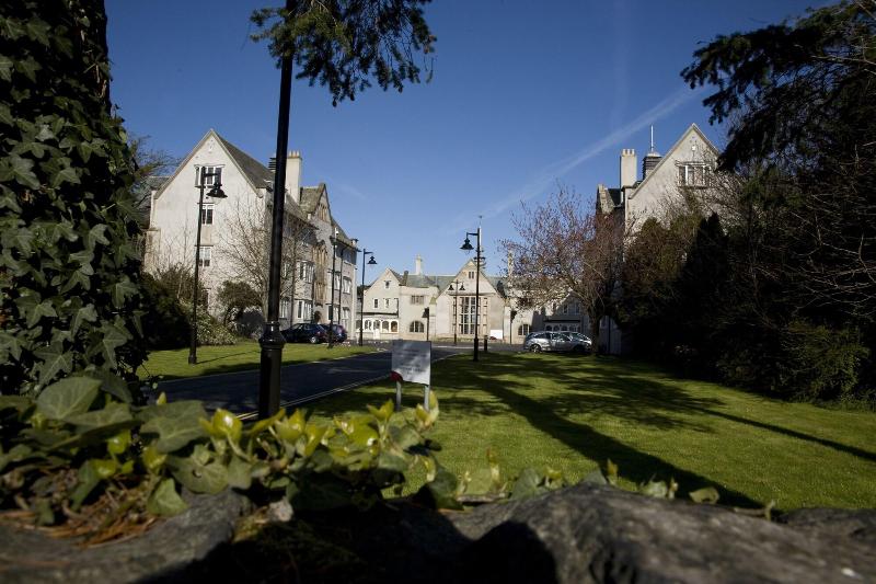 호텔 The Management Centre