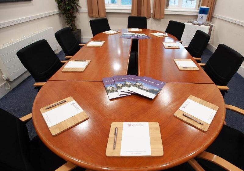 호텔 The Management Centre