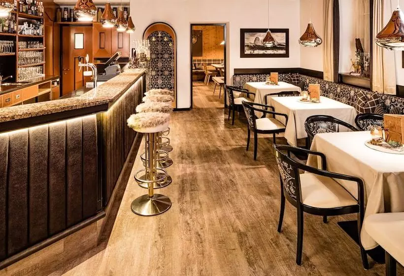 Отель Touring Dolomites