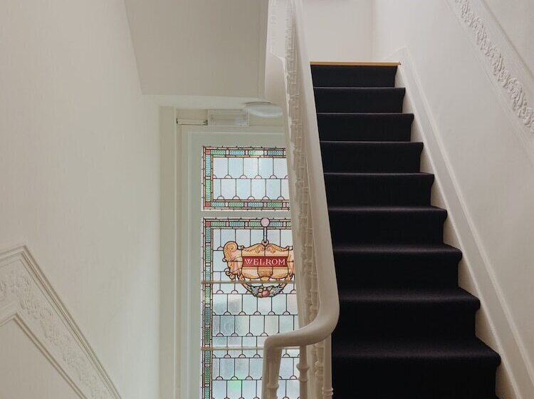 ペンション La Lys Rooms & Suites