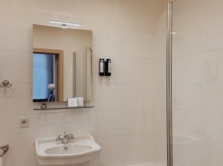 ペンション La Lys Rooms & Suites