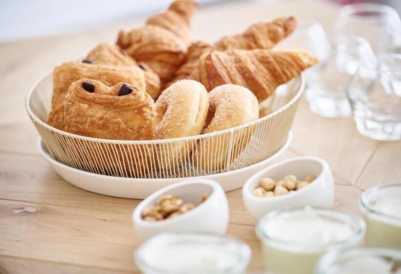 ペンション La Lys Rooms & Suites