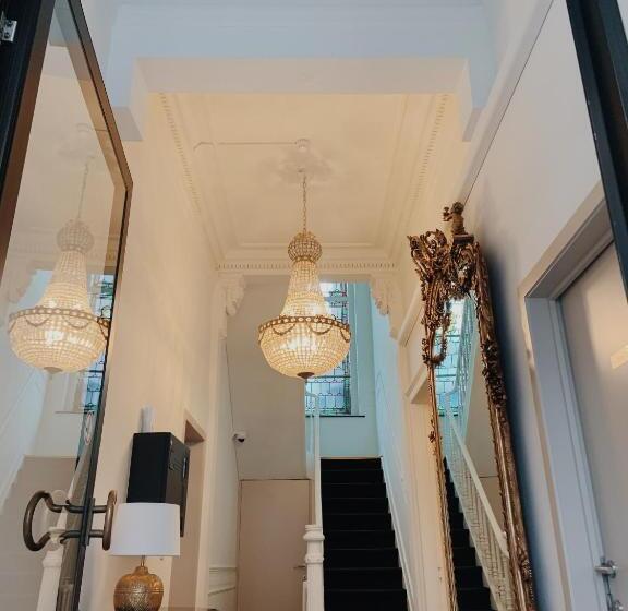 ペンション La Lys Rooms & Suites