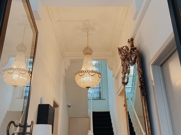 ペンション La Lys Rooms & Suites