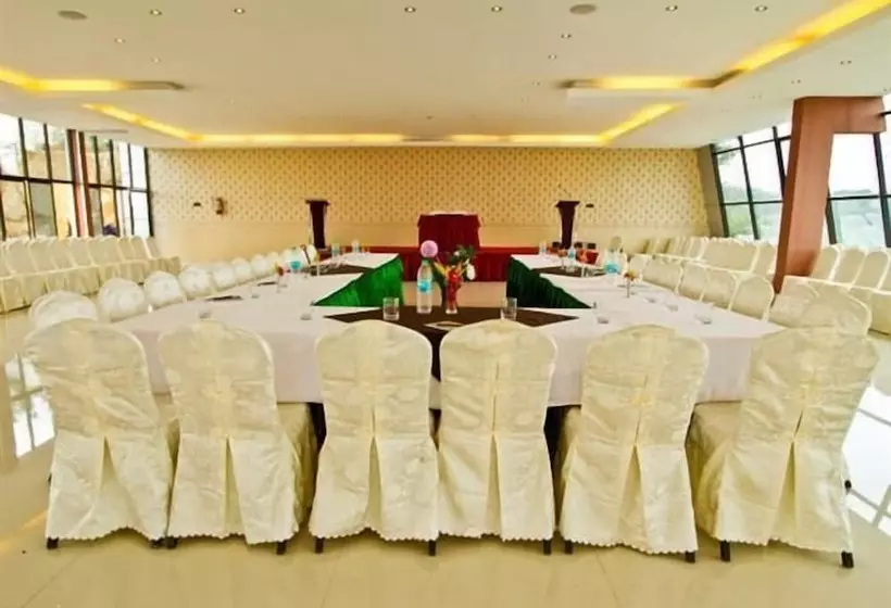 Hotelli Cliff Resort
