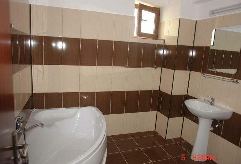 هتل Hostel Restaurant Ciuperca