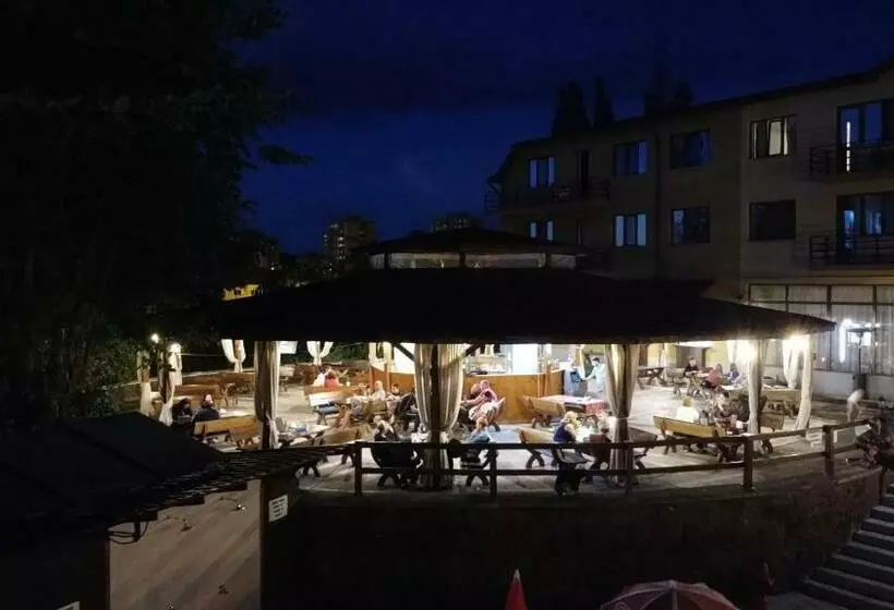 فندق Hostel Restaurant Ciuperca