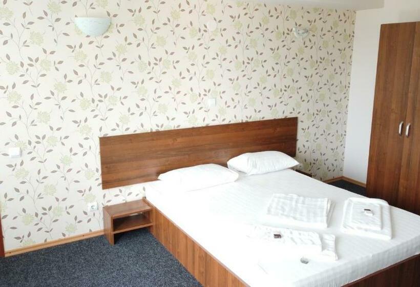 هتل Hostel Restaurant Ciuperca