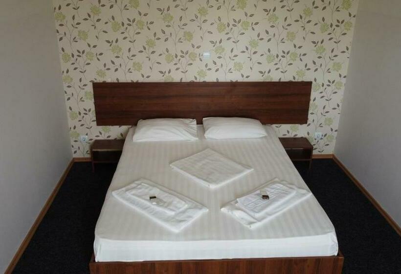 هتل Hostel Restaurant Ciuperca