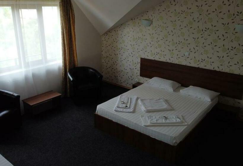 هتل Hostel Restaurant Ciuperca