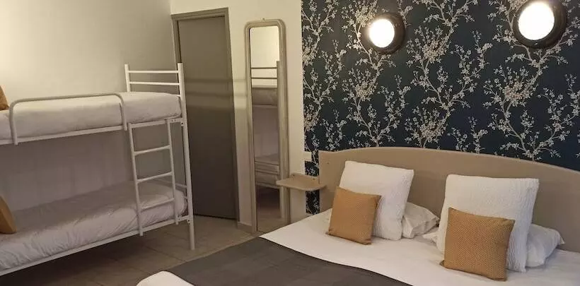 ホテル Logis Hôtel La Rosière