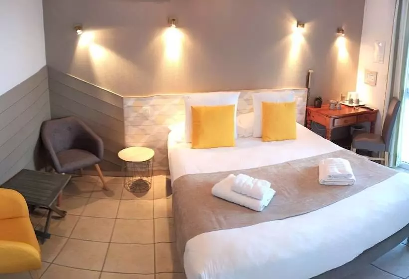 ホテル Logis Hôtel La Rosière