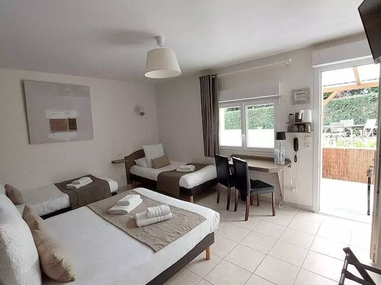 ホテル Logis Hôtel La Rosière