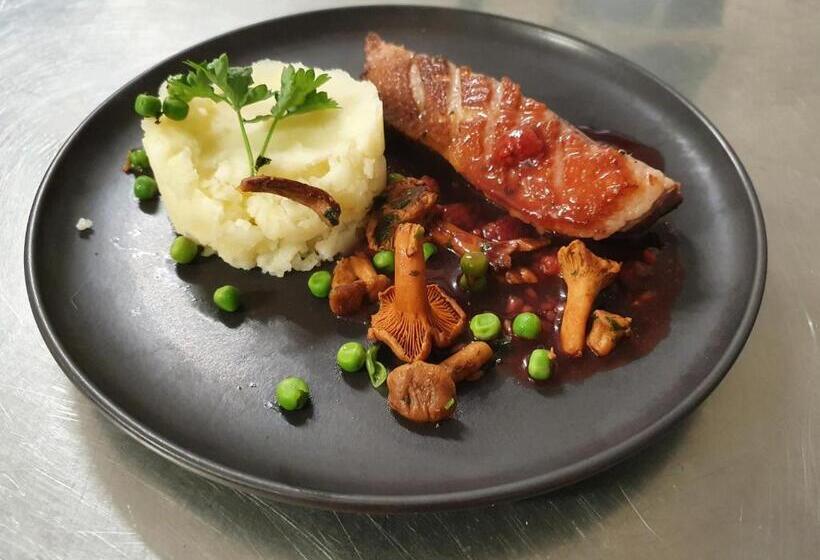 ホテル Logis Hôtel Restaurant L Odyssée Champêtre