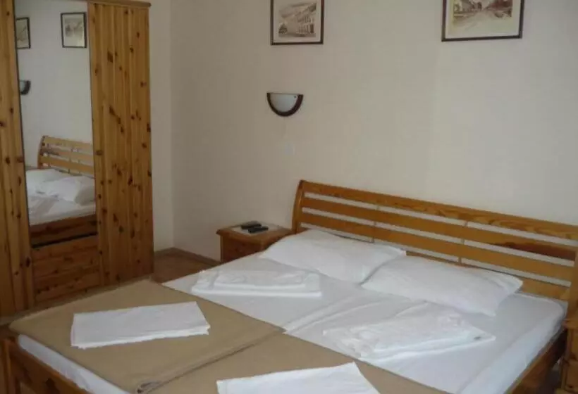 پانسیون Rooms Bijela Ruža